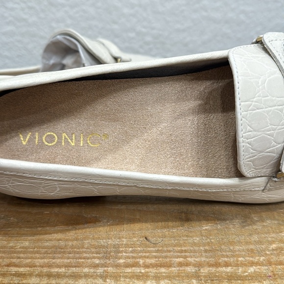 Vionic Newport Cream Leather Loafer Size 7 - Picture 7 of 8